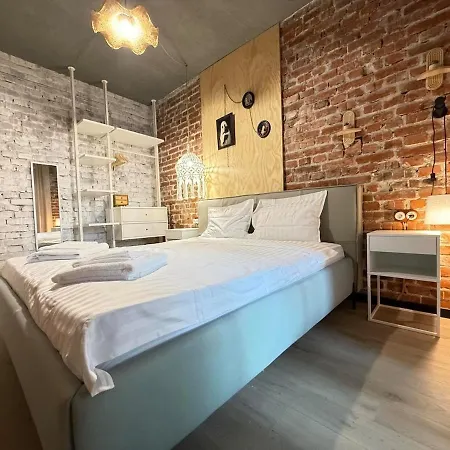 Sea Garden Apartment *