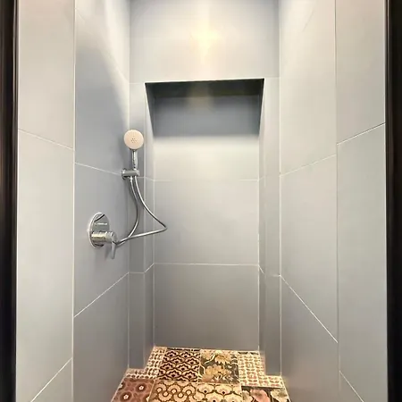 Sea Garden Apartment *